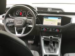 Автомобиль Audi Q3 для аренды в Пардубице