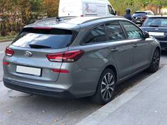 Автомобиль Hyundai i30 Wagon для аренды в Праге