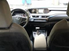 Автомобиль Lexus UX 200 для аренды в Остраве