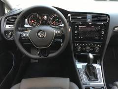 Автомобиль Volkswagen Golf 7 для аренды в Чехии